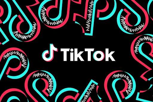 Aplicación de TikTok mostrada en un teléfono móvil